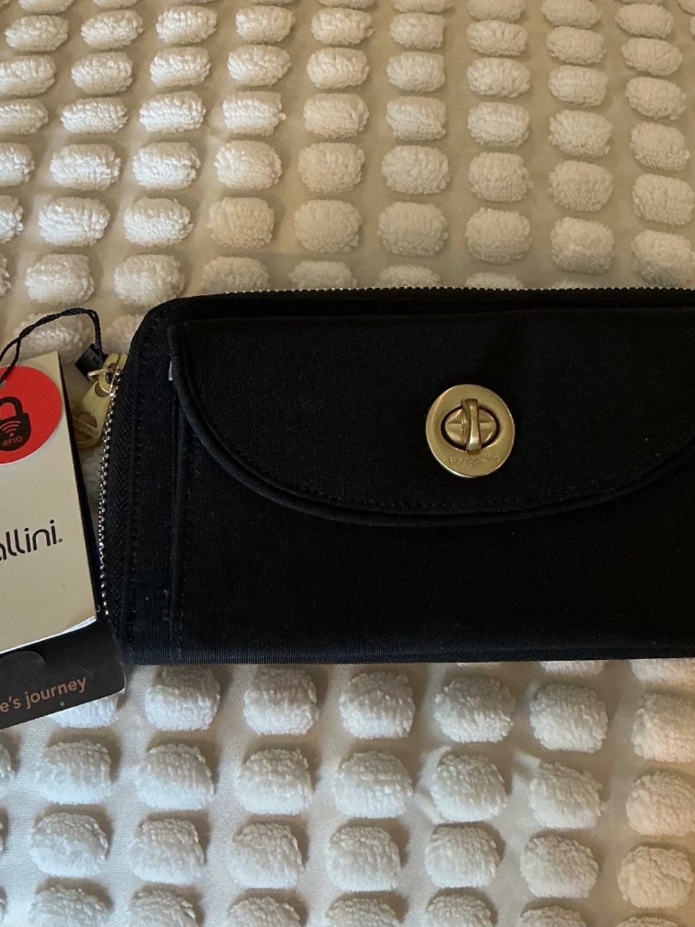 NWT Baggallini Black Nylon Turnlock RFID Wallet